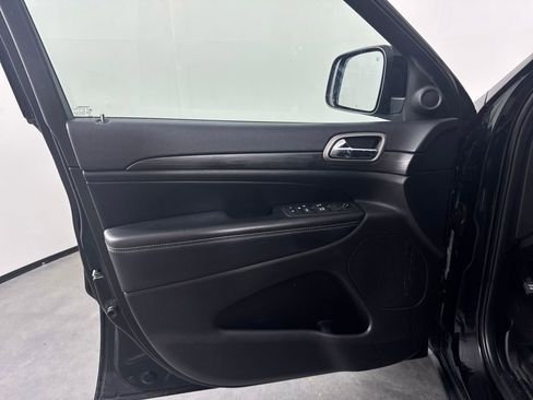 Used 2021 Jeep Grand Cherokee Freedom Edition RWD image 9