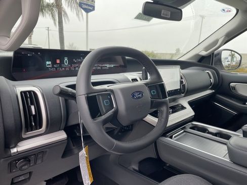 New 2026 Ford Expedition Active image 9