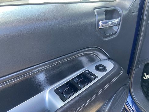 Used 2015 Jeep Compass High Altitude FWD image 10
