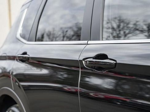 New 2025 Mitsubishi Outlander SE image 16