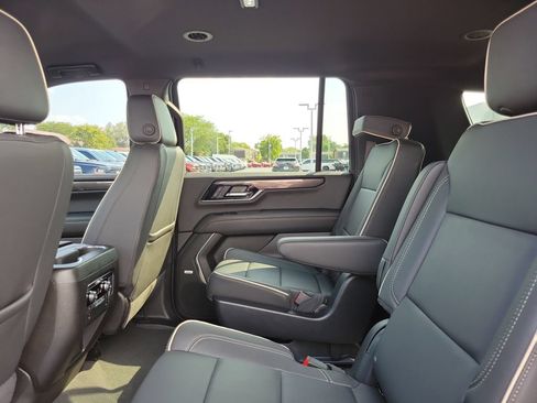 Used 2025 GMC Yukon XL Elevation w/ LPO, Yukon Black Package AWD/4WD image 14