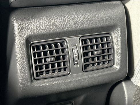 Used 2025 Toyota Camry SE image 39