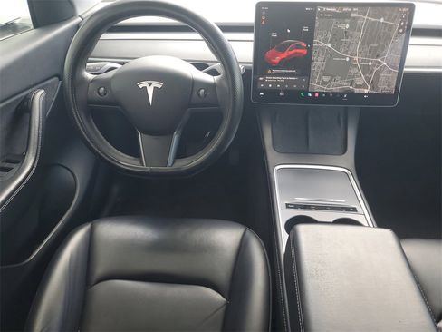 Used 2021 Tesla Model Y Long Range image 12