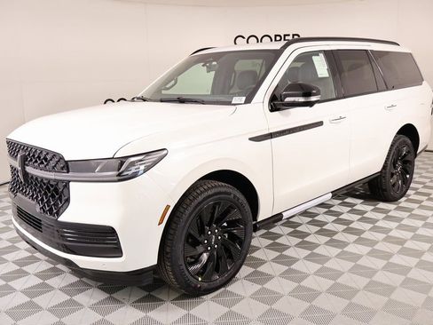 New 2026 Lincoln Navigator Reserve w/ Jet Appearance Package AWD/4WD image 10
