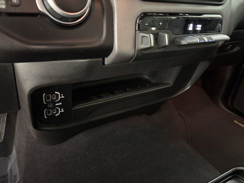 Used 2024 RAM 2500 Big Horn image 32
