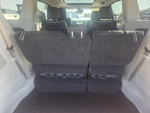 Used 2024 Chrysler Pacifica Limited w/ Uconnect Theater Family Group image 43