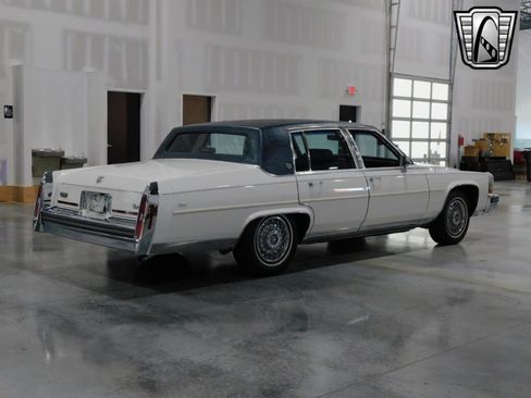 Used 1988 Cadillac Brougham image 4