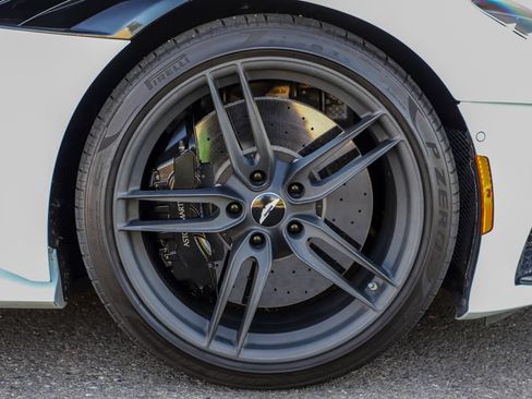 Used 2019 Aston Martin DBS Superleggera RWD image 31