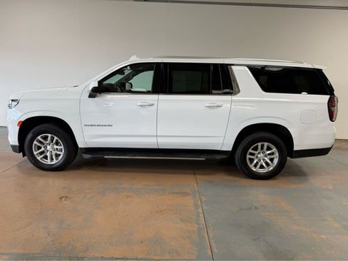 Used 2024 Chevrolet Suburban LT AWD/4WD image 2