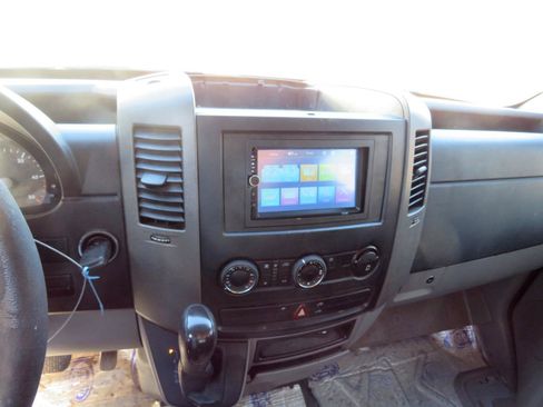 Used 2010 Freightliner Sprinter 2500 RWD image 7