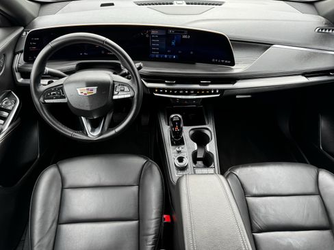 Used 2025 Cadillac XT4 Premium Luxury image 13