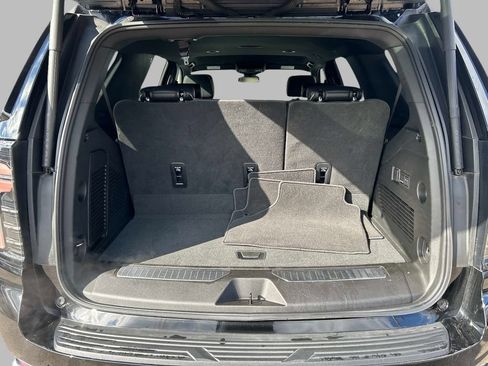 Used 2025 Chevrolet Tahoe Premier AWD/4WD image 14