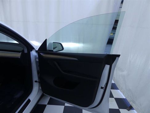 Used 2023 Tesla Model Y Long Range AWD/4WD image 26