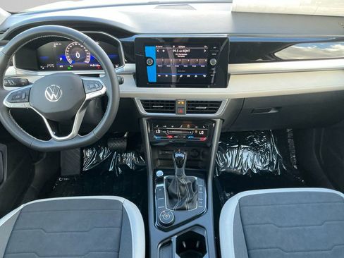 New 2025 Volkswagen Taos SE image 10