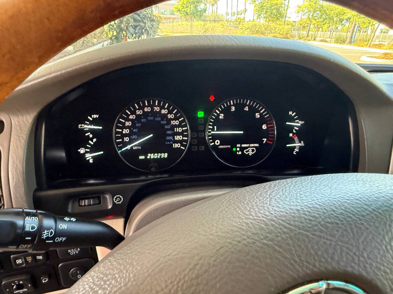 Used 2006 Lexus LX 470 4WD w/ Preferred Accessory Pkg image 21