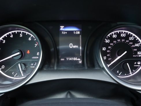 Used 2022 Toyota Camry SE image 4