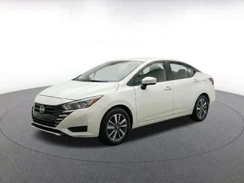 Used 2025 Nissan Versa SV FWD image 3
