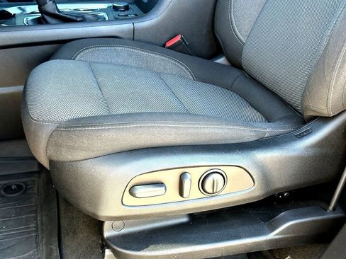 Used 2023 Chevrolet Traverse LT image 12