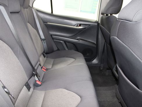 Used 2021 Toyota Camry LE image 27
