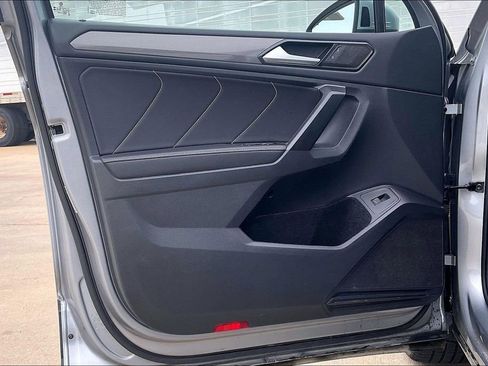 Used 2024 Volkswagen Tiguan SE image 23