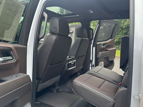 Used 2024 GMC Sierra 1500 Denali w/ Technology Package AWD/4WD image 20