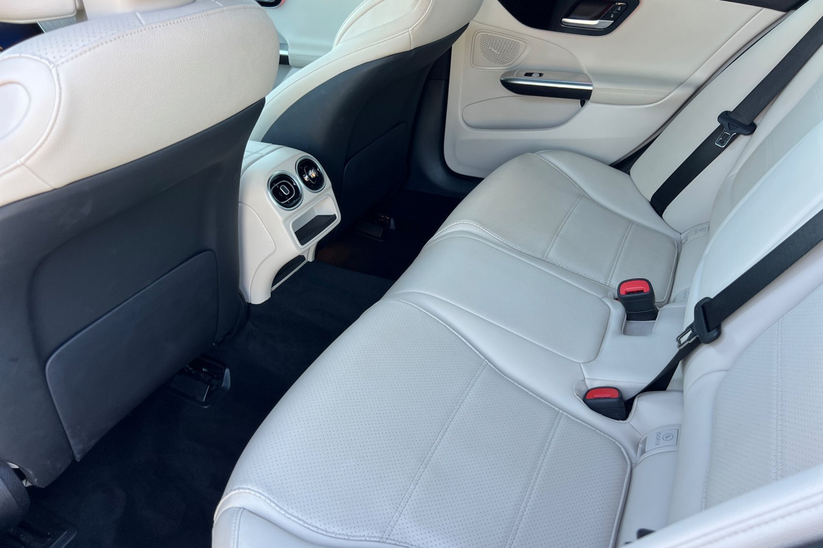 Used 2024 Mercedes-Benz C 300 Sedan image 4