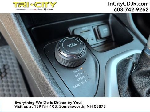 Used 2018 Jeep Cherokee Latitude Plus w/ Cold Weather Group image 33