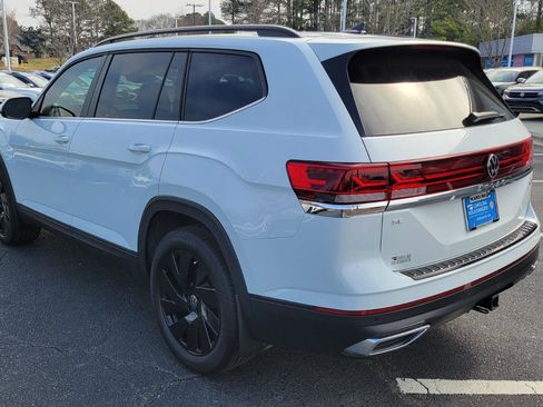 Certified 2025 Volkswagen Atlas SE w/ Panoramic Sunroof Package image 3