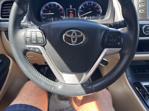 Used 2016 Toyota Highlander XLE AWD/4WD image 27