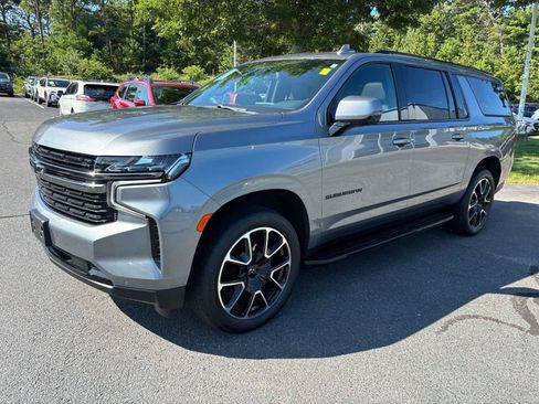 Used 2022 Chevrolet Suburban RST w/ Luxury Package AWD/4WD image 5