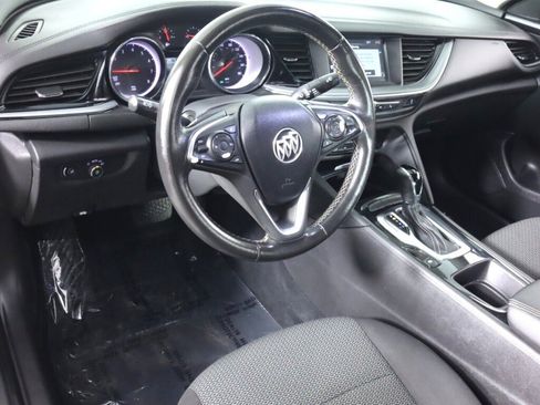 Used 2018 Buick Regal Preferred FWD image 9