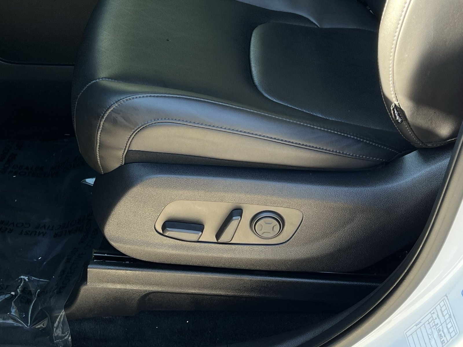 Used 2025 Kia Carnival FWD image 19