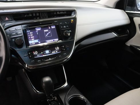 Used 2018 Toyota Avalon Limited FWD image 17