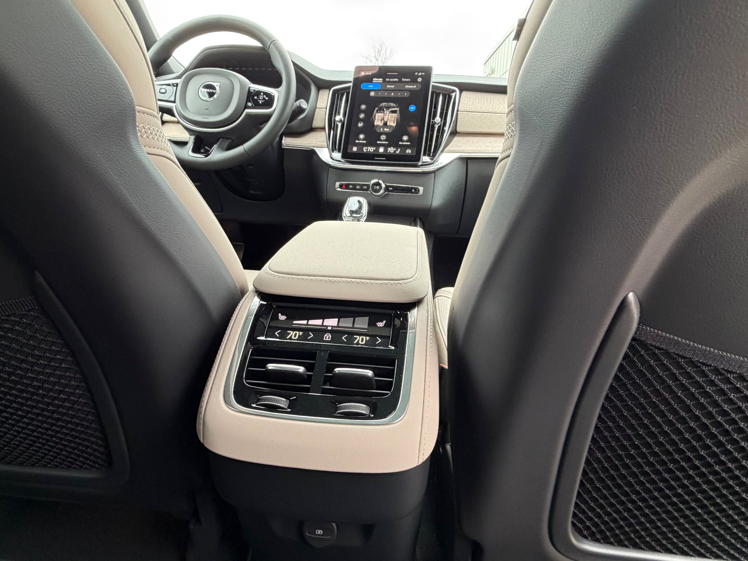 New 2026 Volvo XC90 B6 Plus w/ Protection Package Premier AWD/4WD image 12