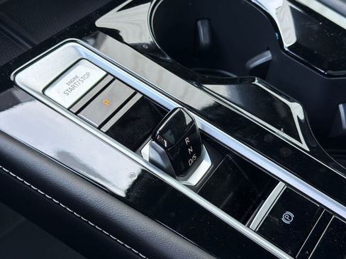 Used 2024 Volkswagen Atlas Cross Sport SEL R-Line image 22