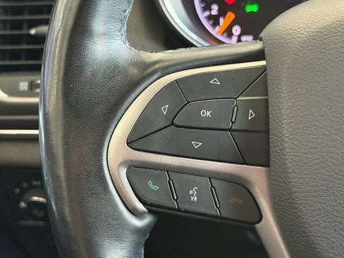 Used 2020 Jeep Grand Cherokee Limited AWD/4WD image 11