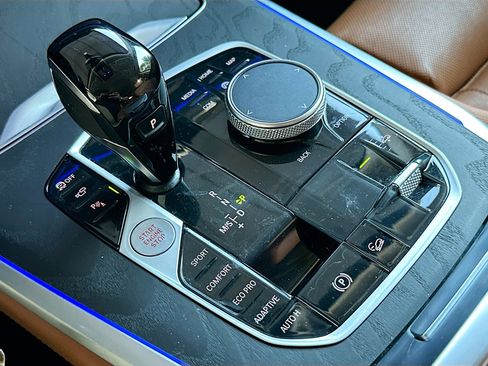 Certified 2022 BMW X7 xDrive40i w/ Premium Package image 17