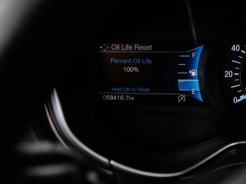 Used 2018 Ford Fusion SE w/ Fusion SE Technology Package FWD image 27