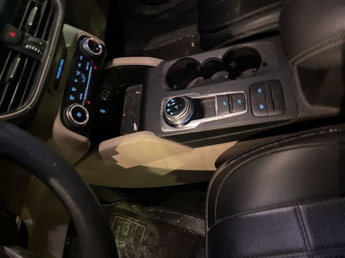 Used 2020 Ford Escape SE image 16