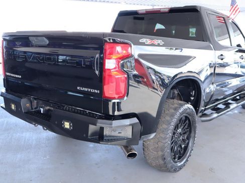 Used 2019 Chevrolet Silverado 1500 Custom w/ Custom Convenience Package AWD/4WD image 7