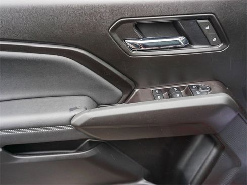 Used 2025 Chevrolet Colorado LT w/ LT Convenience Package image 18