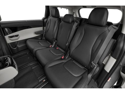 Used 2024 Kia Carnival EX FWD image 9