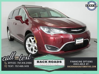 Used 2017 Chrysler Pacifica Touring-L w/ Tire & Wheel Group