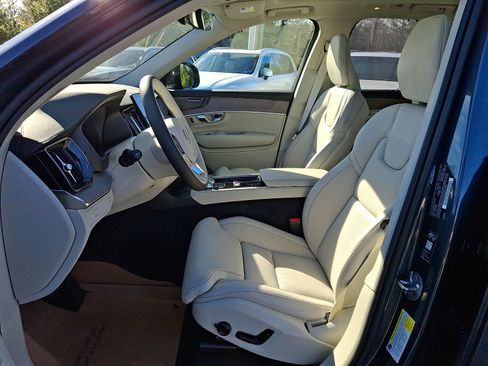 New 2026 Volvo XC90 B6 Ultra w/ Protection Package Premier image 8