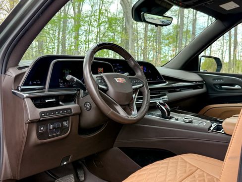 Used 2024 Cadillac Escalade Premium Luxury w/ Performance Package AWD/4WD image 16