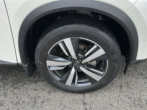 Used 2022 Nissan Rogue Platinum w/ Head-Up Display Package image 9