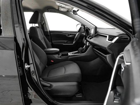 Used 2022 Toyota RAV4 XLE image 28