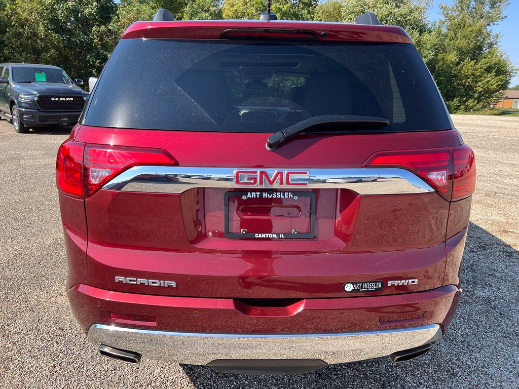 Used 2017 GMC Acadia Denali w/ Technology Package AWD/4WD image 4