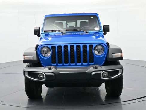 Used 2023 Jeep Gladiator Sport image 3