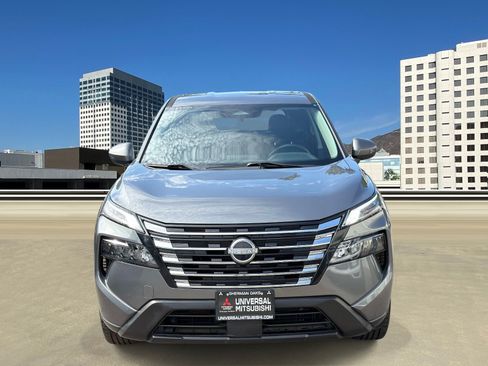 Used 2024 Nissan Rogue SV AWD/4WD image 2